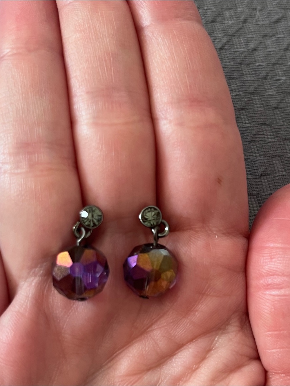 VTG Kenneth Cole New York Purple Iridescent Crystal Drop Earrings Branded Backs - Picture 3 of 7